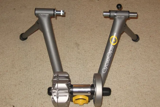 유체 저항식 자전거 트레이너